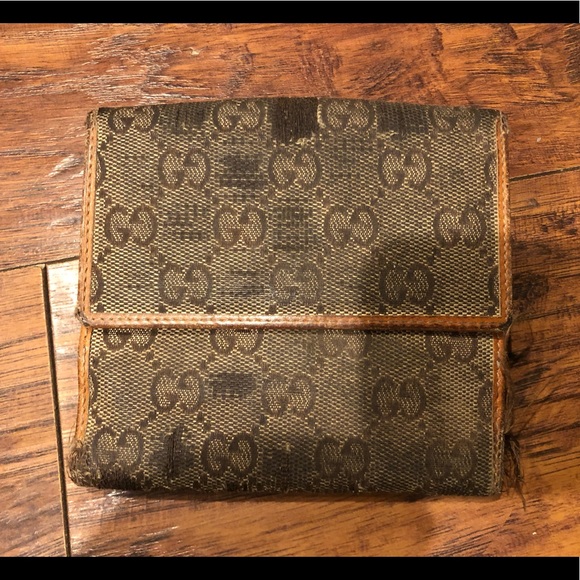 Authentic GUCCI D ring monogram bifold wallet - Picture 3 of 12